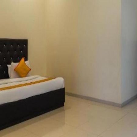 סוראט Hotel O Marigold מראה חיצוני תמונה